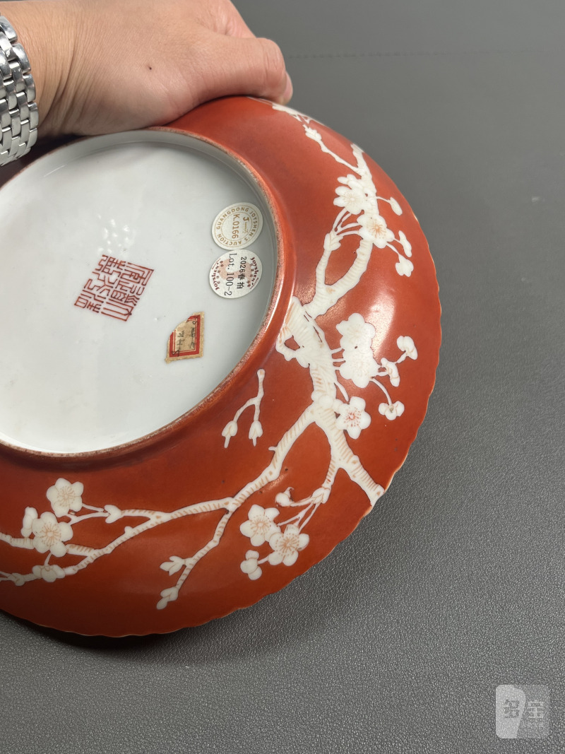 清道光  珊瑚红留白喜上眉梢花口盘（一对） - 图20